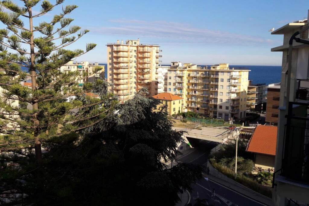 Appartamento Le Palme Taggia Bagian luar foto